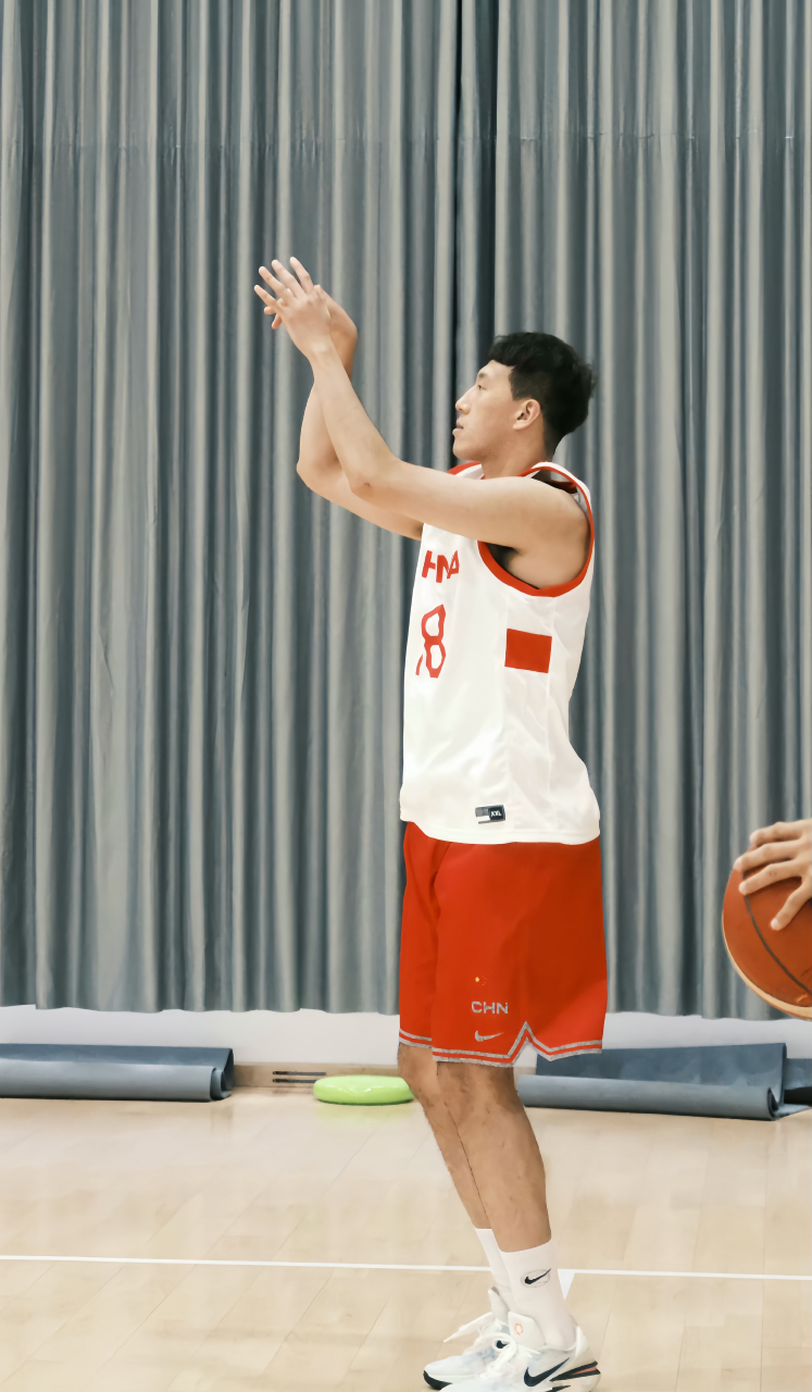 包含深圳男篮训练开放日，今夜门线救险引欢呼，葡超在即，团队化学反应显著的词条-开云